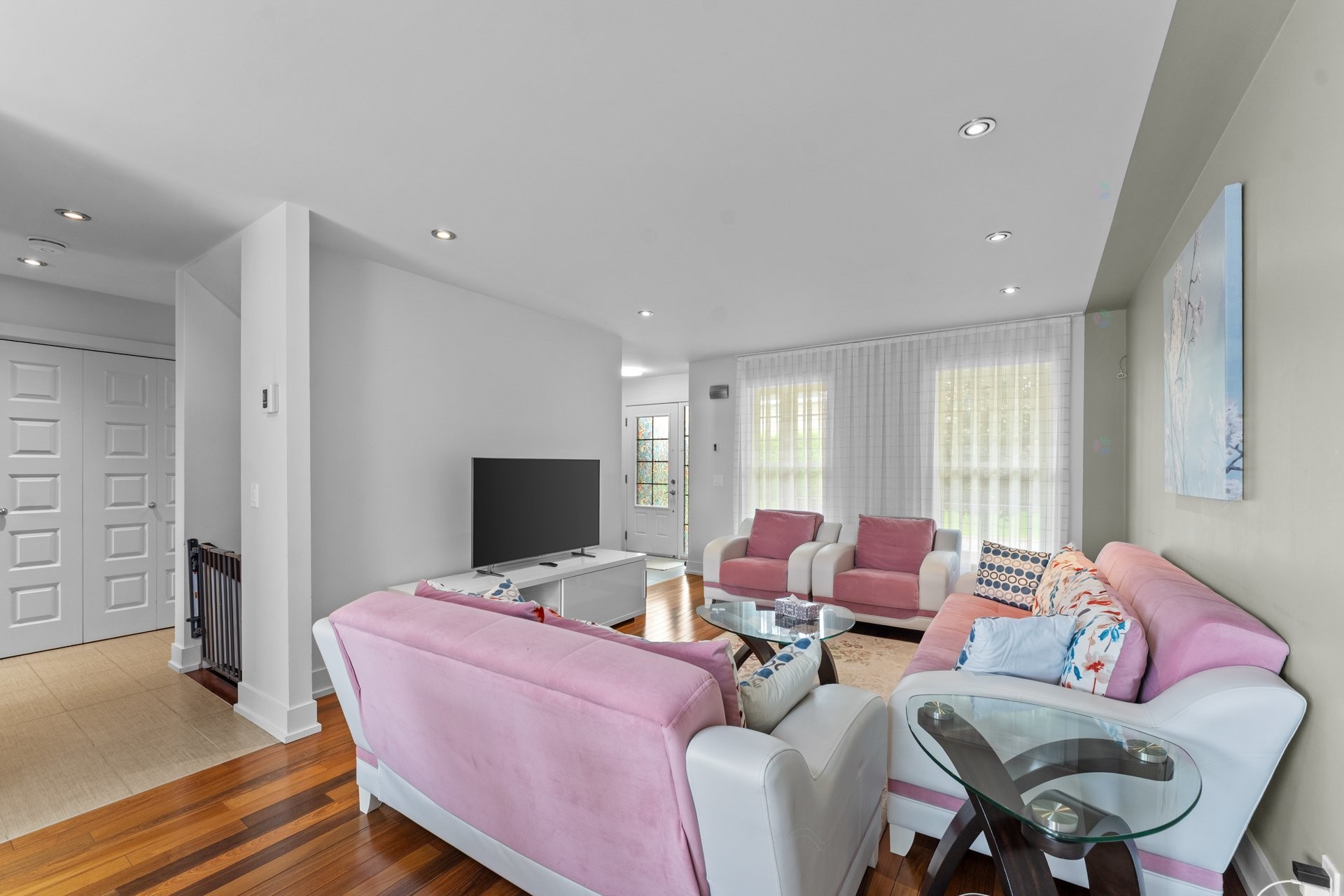 Living Room - 130 Rue Des Roitelets, Delson, QC