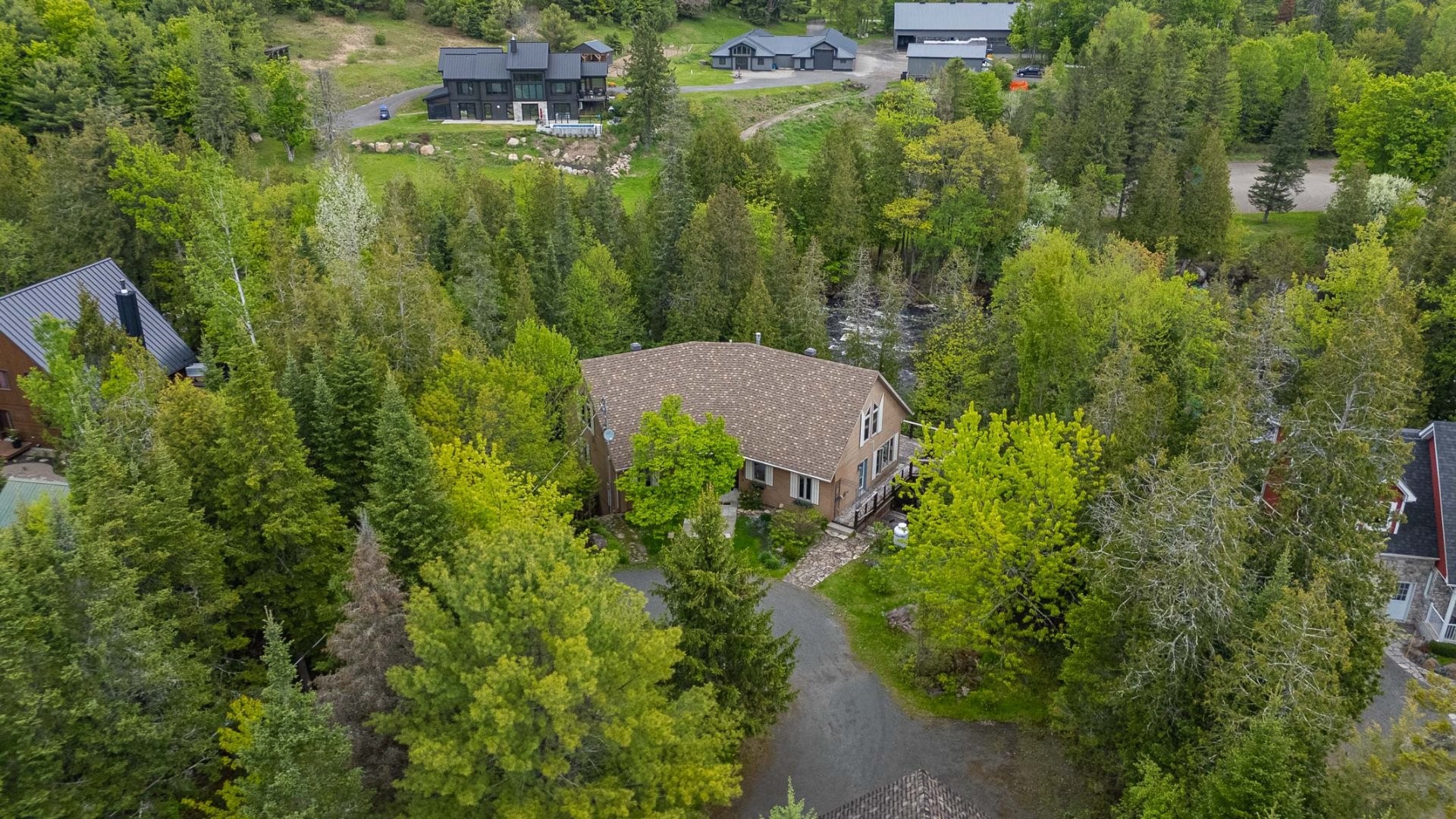 Photo aérienne - 1535 Rue De La Cascatelle, Sainte-Adèle, QC