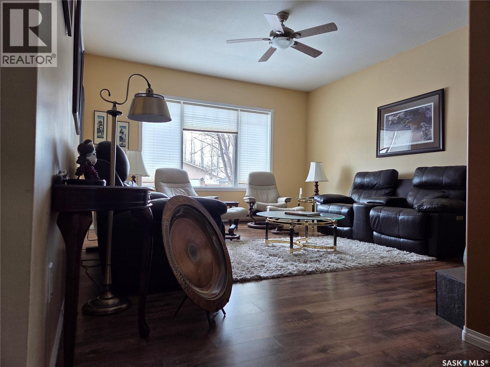 754 Golburn Crescent, Tisdale, SK - Indoor Photo Showing Living Room
