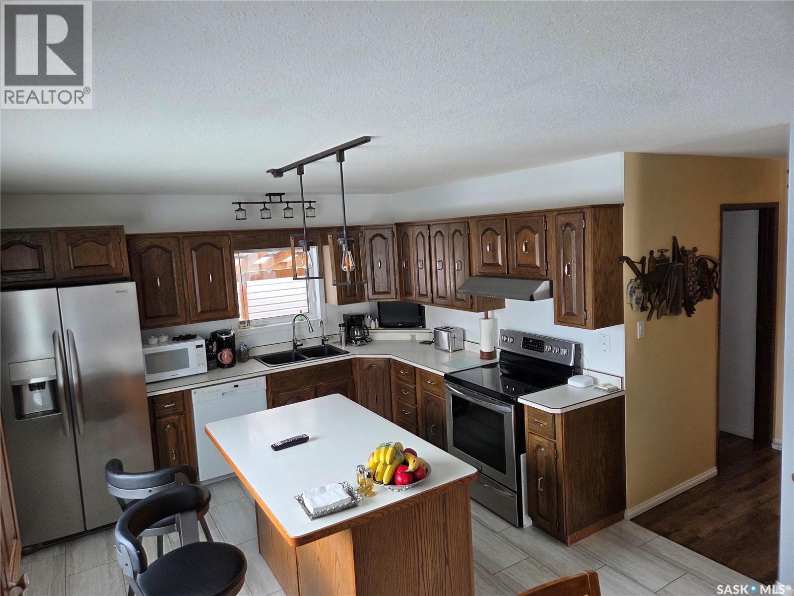 754 Golburn Crescent, Tisdale, SK - Indoor Photo Showing Kitchen With Double Sink
