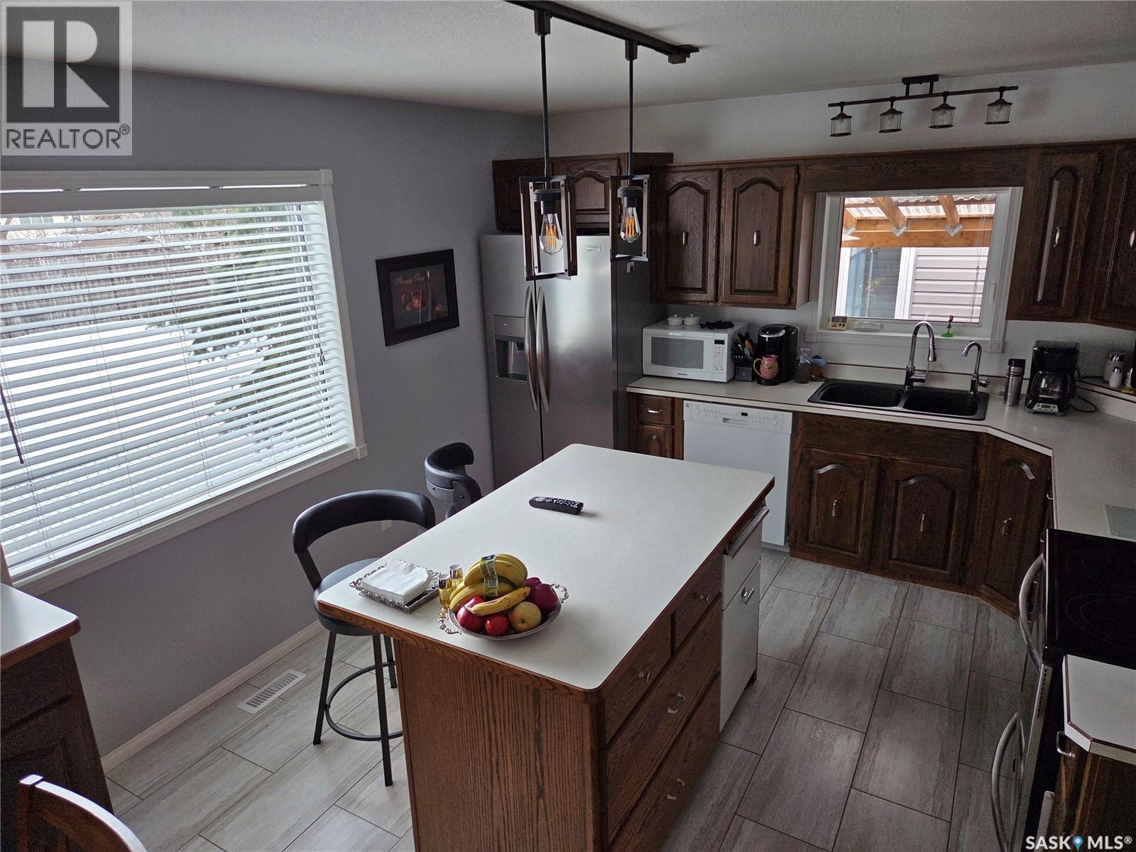 754 Golburn Crescent, Tisdale, SK - Indoor Photo Showing Kitchen