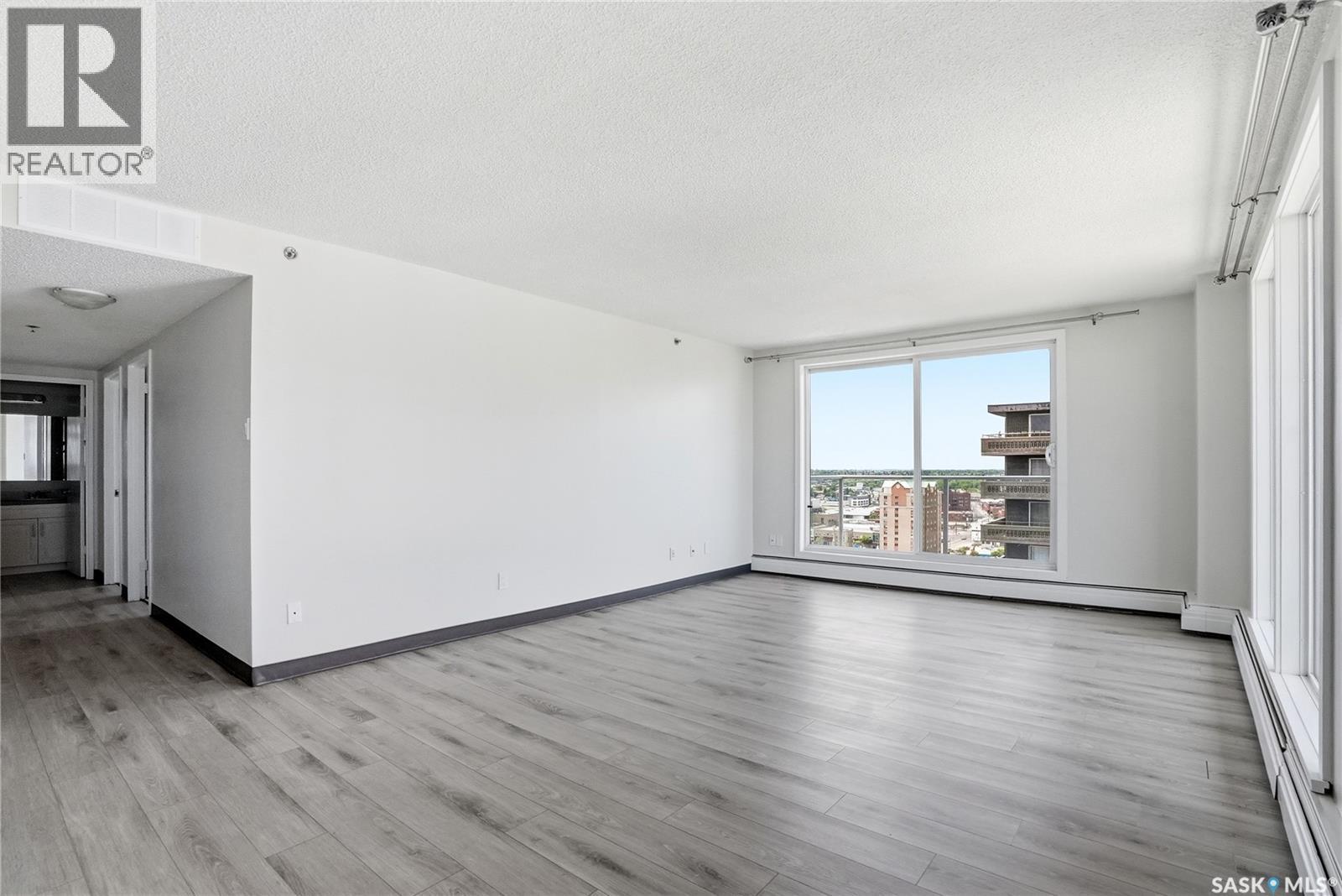 2102 320 5Th Avenue N, Saskatoon, SK - Indoor