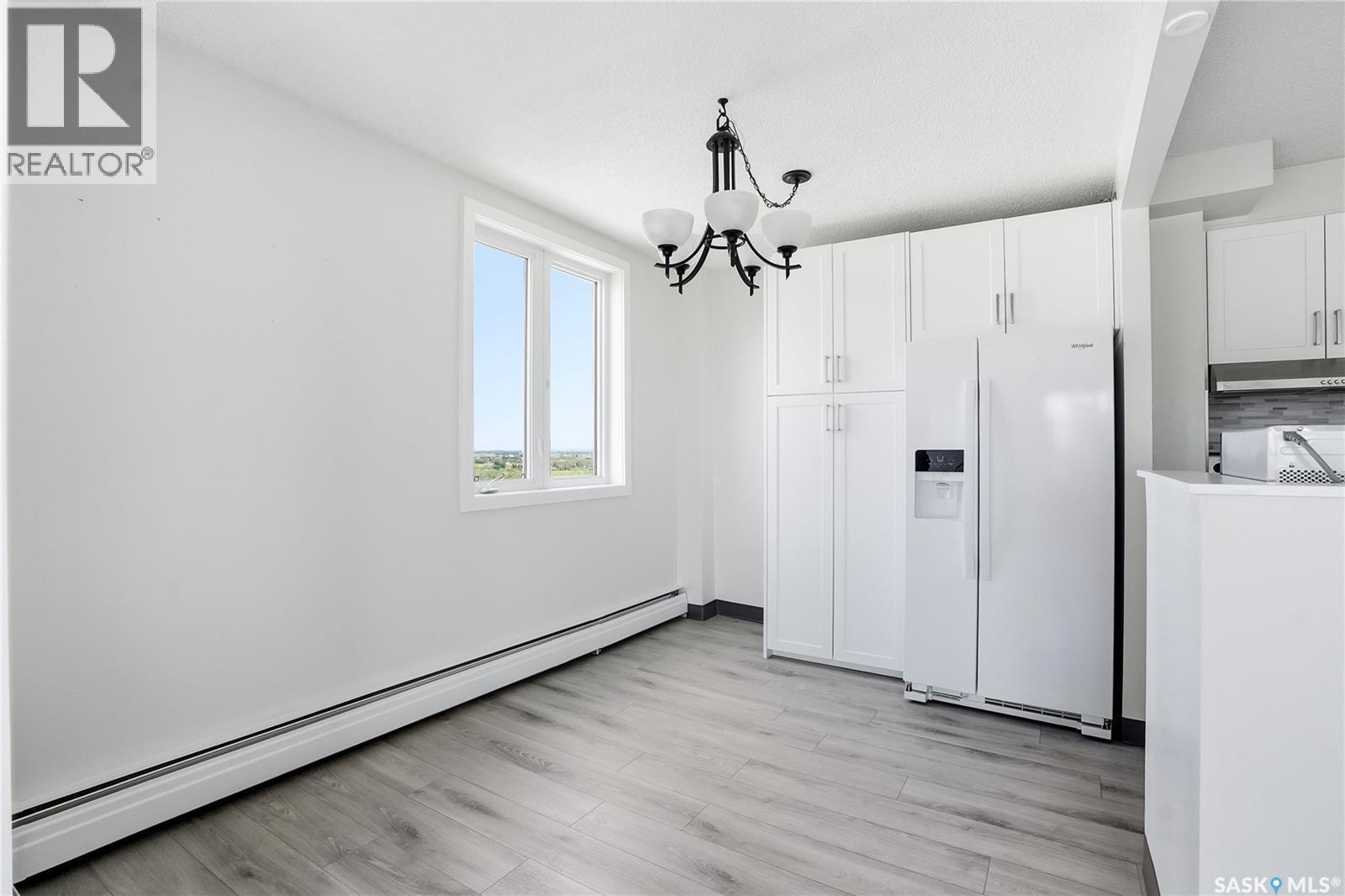 2102 320 5Th Avenue N, Saskatoon, SK - Indoor