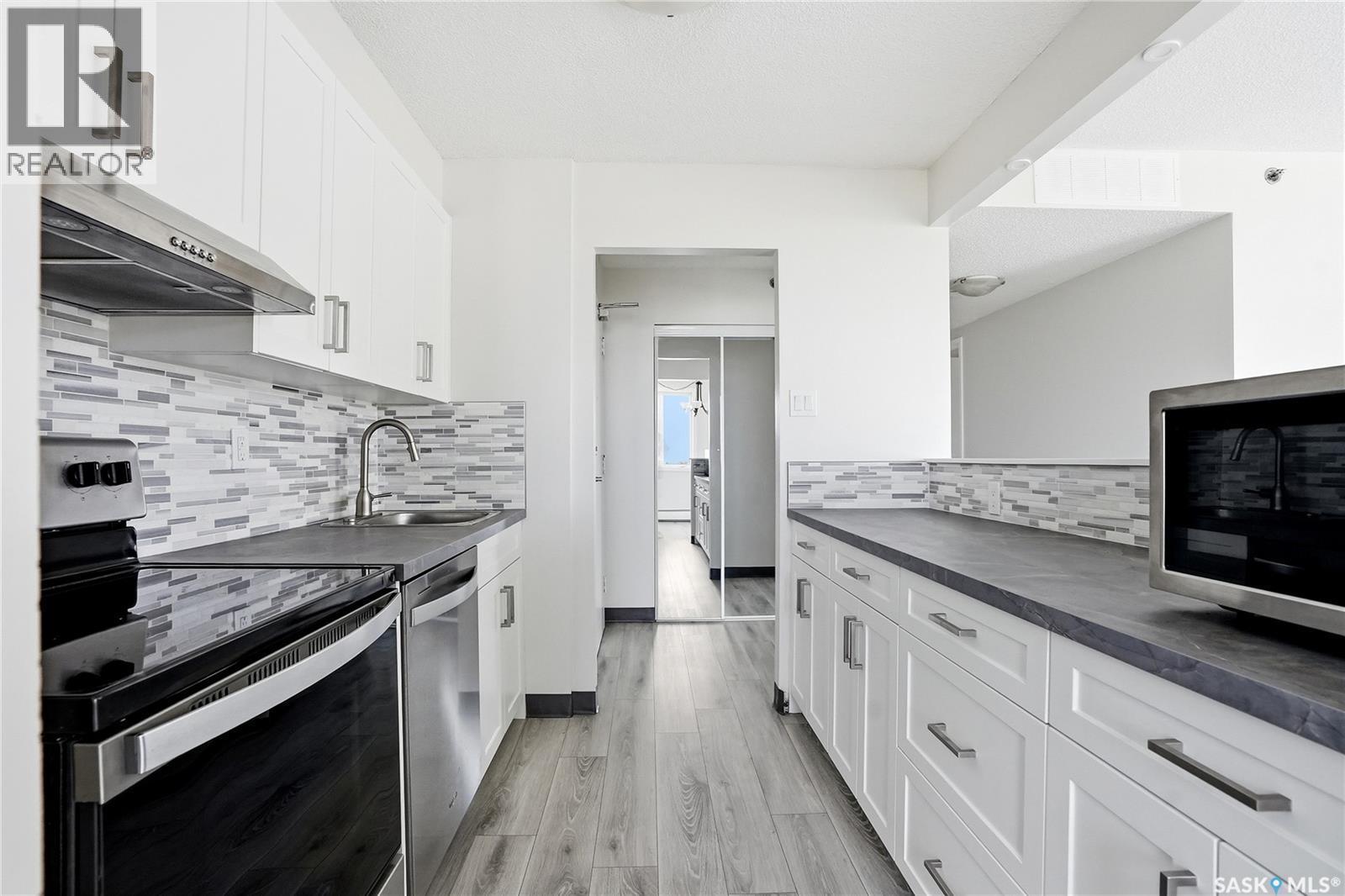 2102 320 5Th Avenue N, Saskatoon, SK - Indoor Photo Showing Kitchen With Upgraded Kitchen