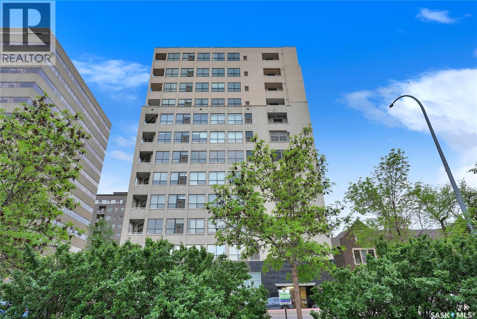 208 1901 Victoria Avenue, Regina, SK - Outdoor With Facade