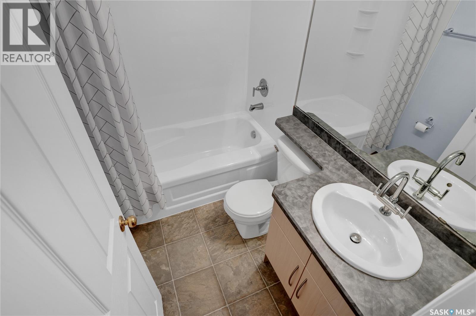 208 1901 Victoria Avenue, Regina, SK - Indoor Photo Showing Bathroom