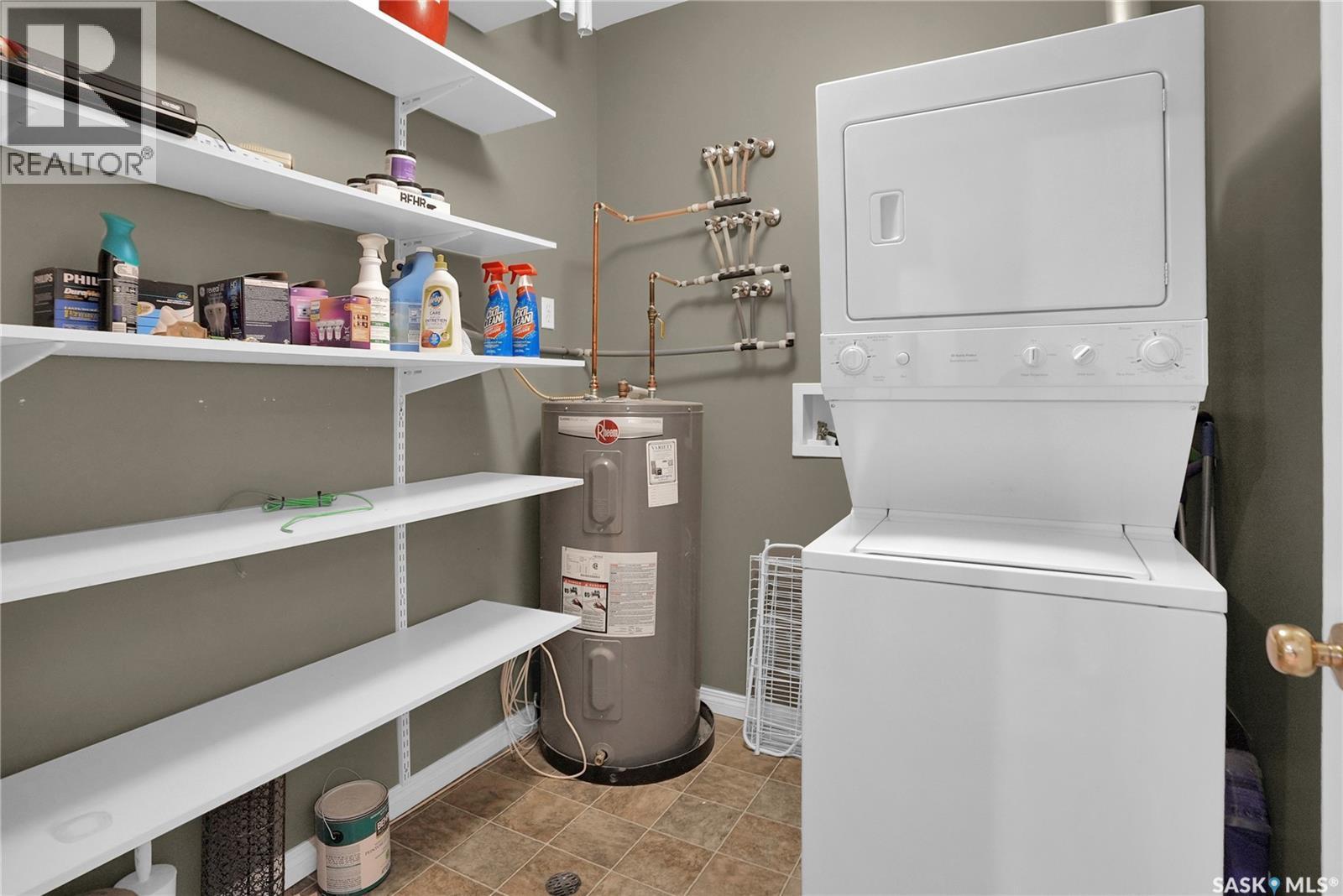208 1901 Victoria Avenue, Regina, SK - Indoor Photo Showing Laundry Room