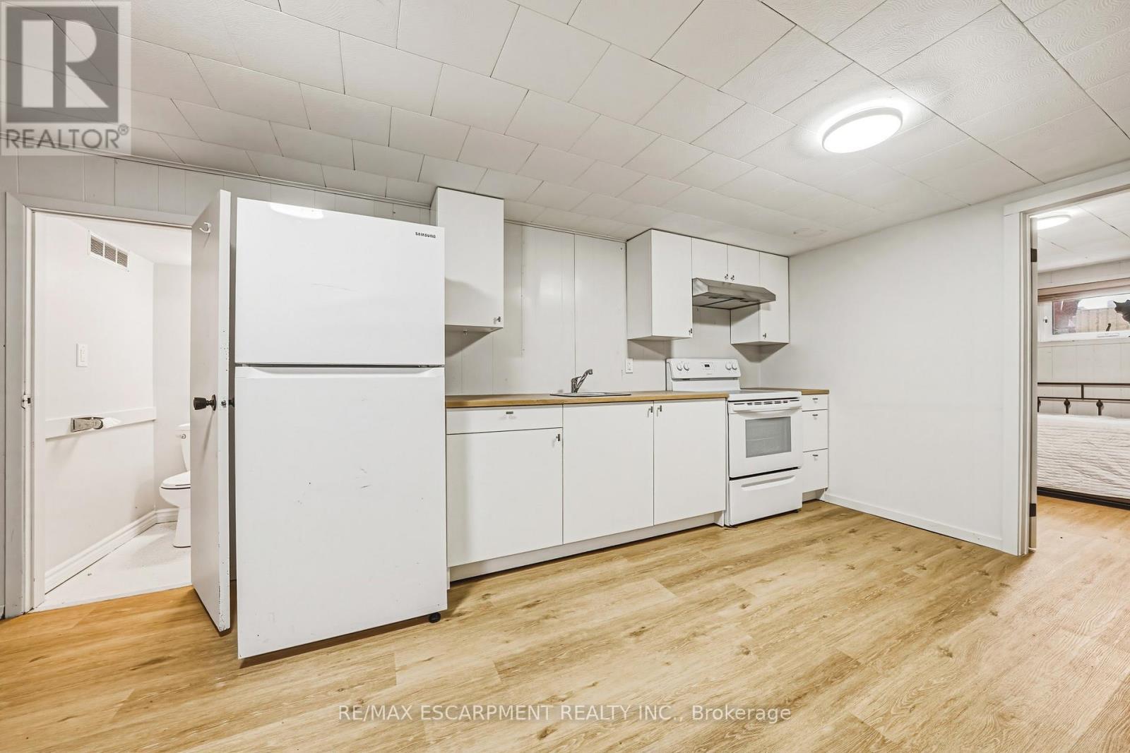 280 Montrose Avenue, Hamilton, ON - Indoor Photo Showing Kitchen