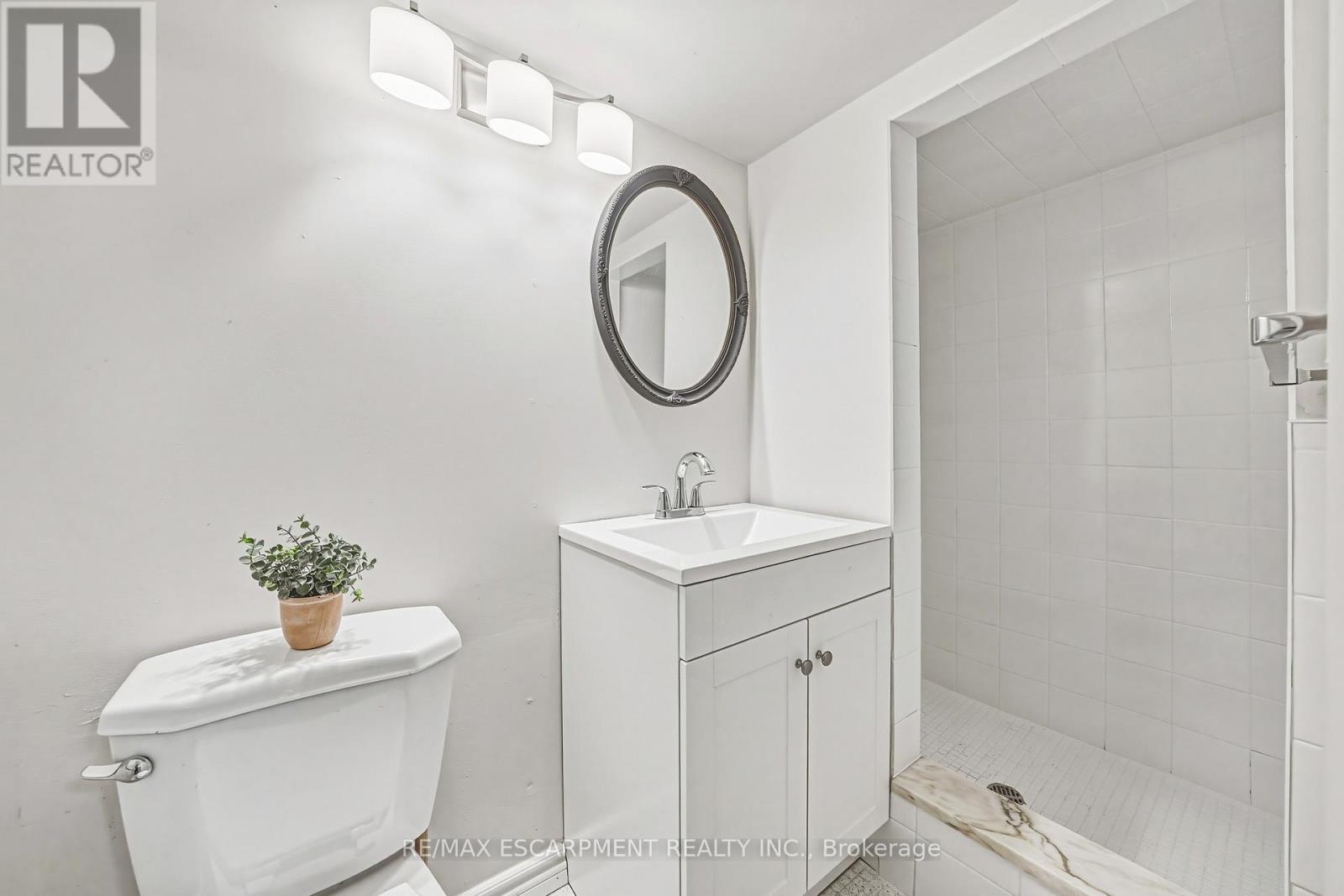 280 Montrose Avenue, Hamilton, ON - Indoor Photo Showing Bathroom