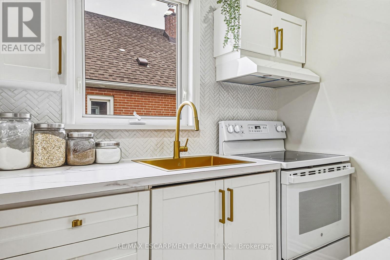 280 Montrose Avenue, Hamilton, ON - Indoor Photo Showing Kitchen
