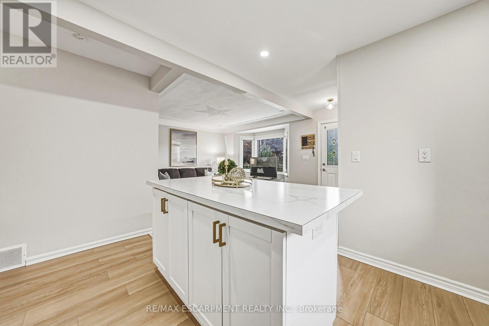 280 Montrose Avenue, Hamilton, ON - Indoor