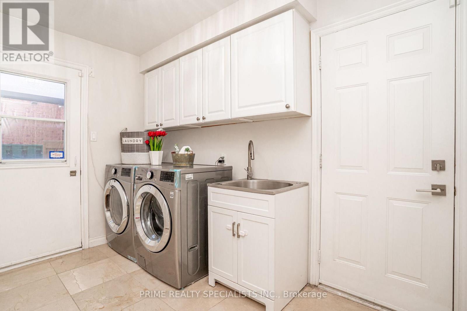 1800 Tattersall Way, Mississauga, ON - Indoor Photo Showing Laundry Room