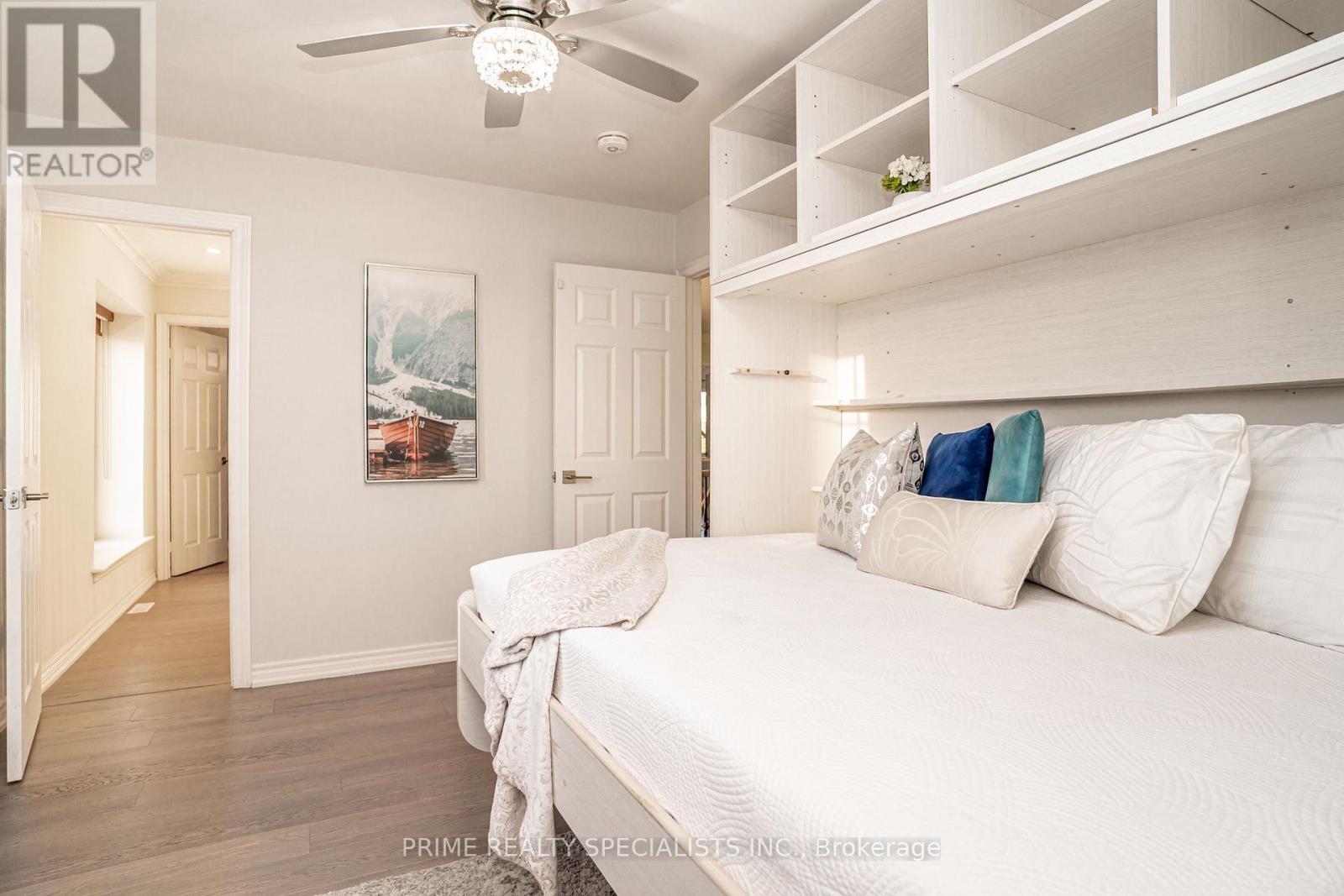 1800 Tattersall Way, Mississauga, ON - Indoor Photo Showing Bedroom