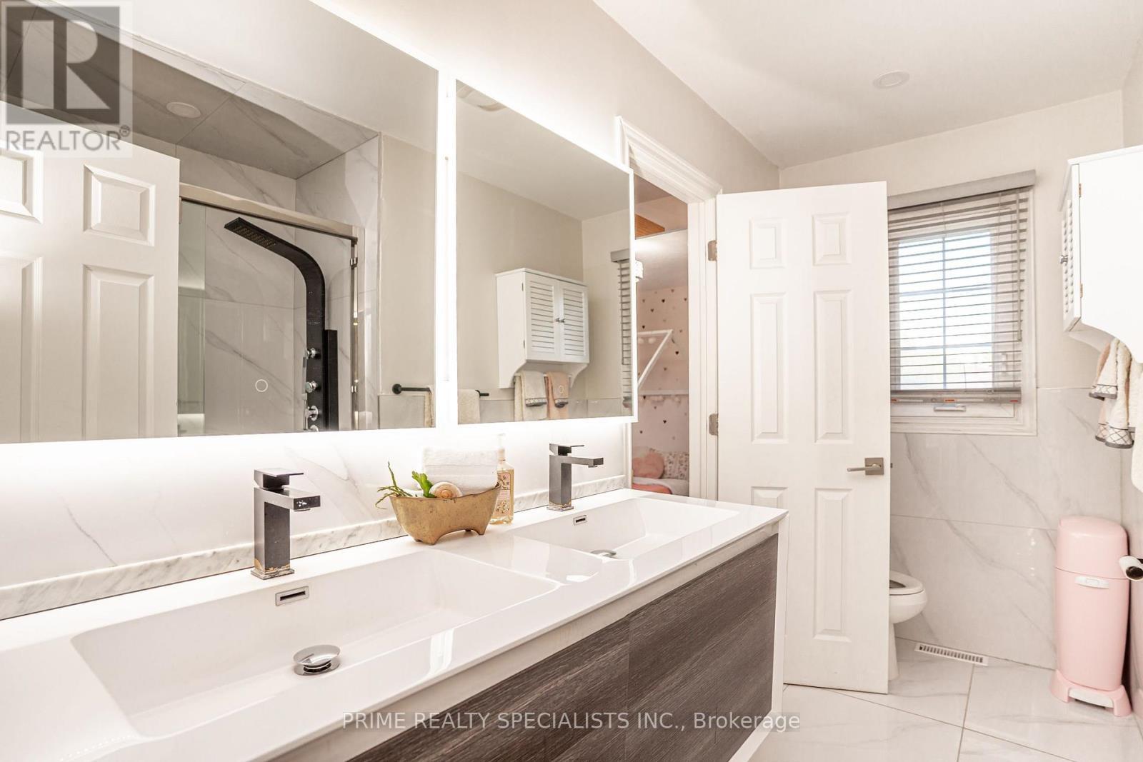 1800 Tattersall Way, Mississauga, ON - Indoor Photo Showing Bathroom