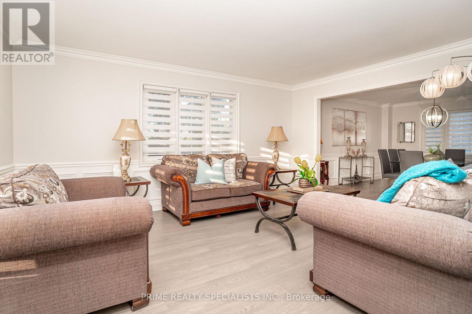 1800 Tattersall Way, Mississauga, ON - Indoor Photo Showing Living Room