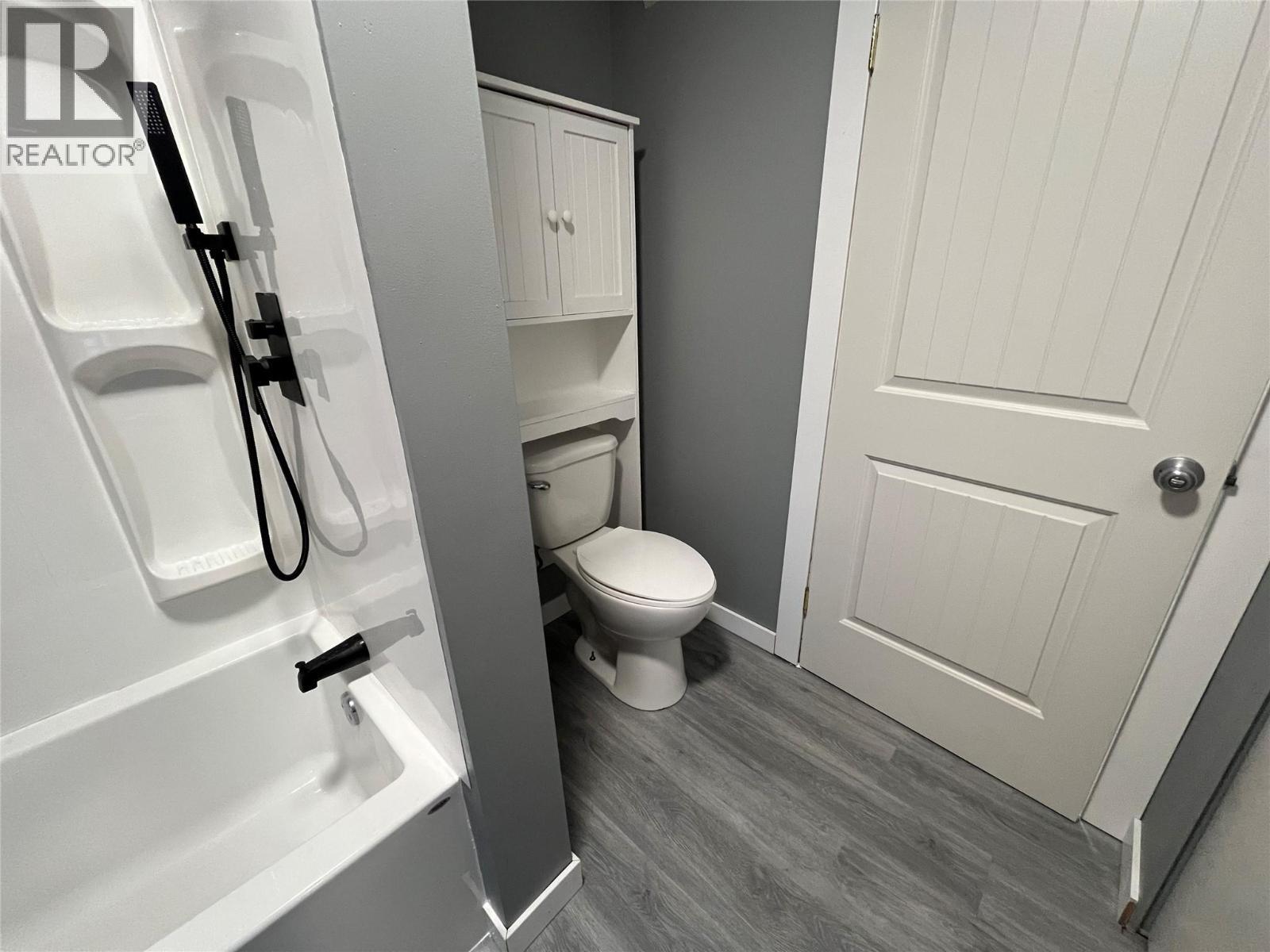 505 97A Avenue, Dawson Creek, BC - Indoor Photo Showing Bathroom