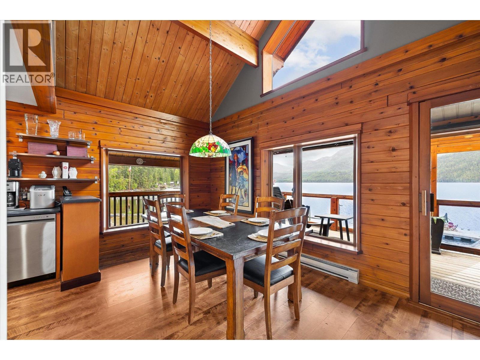 3546 Mabel Lake Road, Lumby, BC - Indoor Photo Showing Dining Room