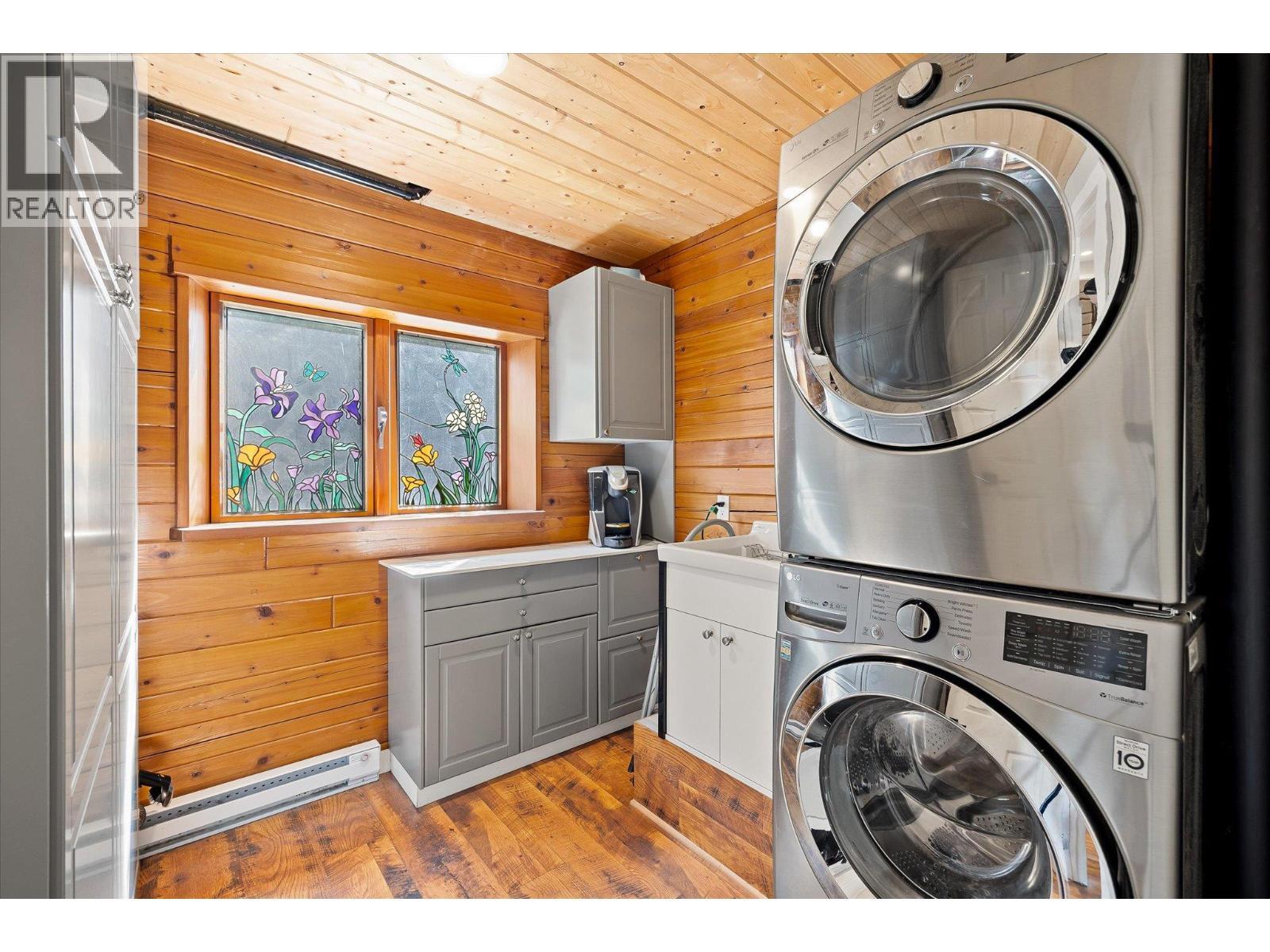 3546 Mabel Lake Road, Lumby, BC - Indoor Photo Showing Laundry Room