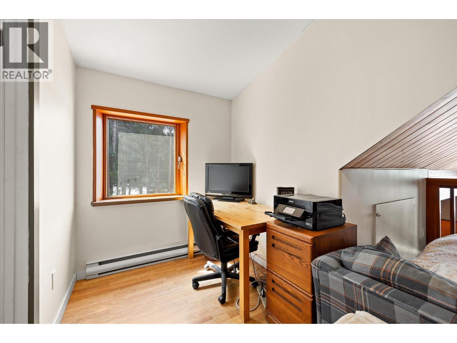 3546 Mabel Lake Road, Lumby, BC - Indoor Photo Showing Office