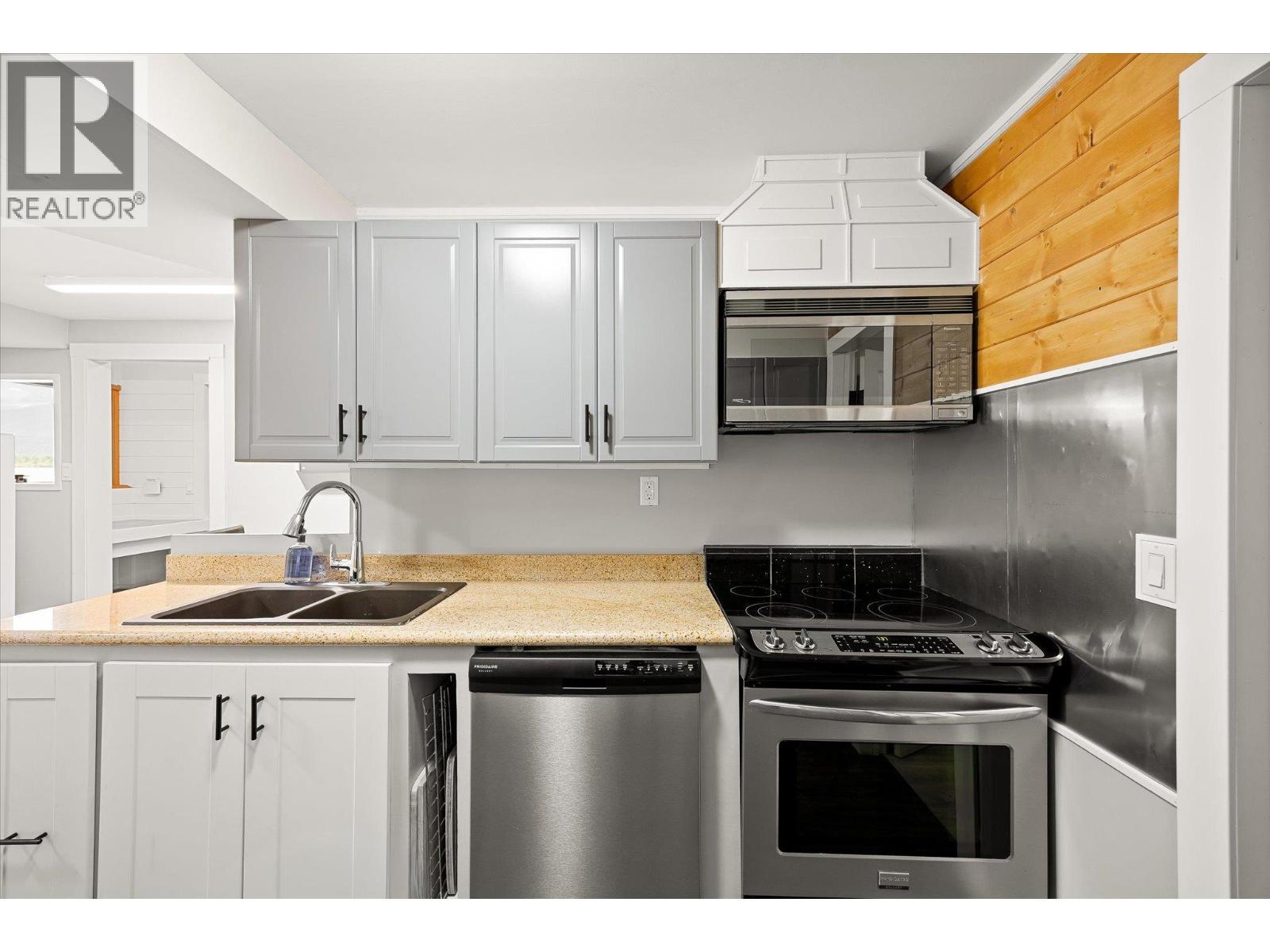 3546 Mabel Lake Road, Lumby, BC - Indoor Photo Showing Kitchen With Double Sink