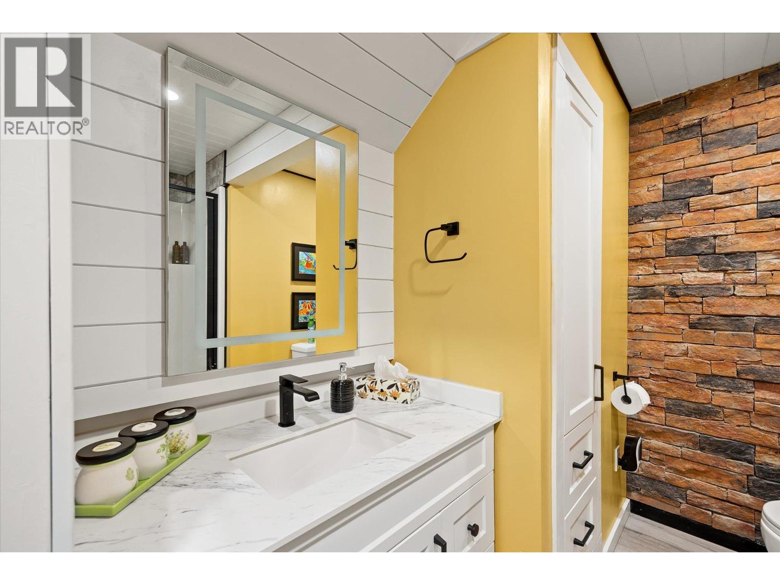 3546 Mabel Lake Road, Lumby, BC - Indoor Photo Showing Other Room