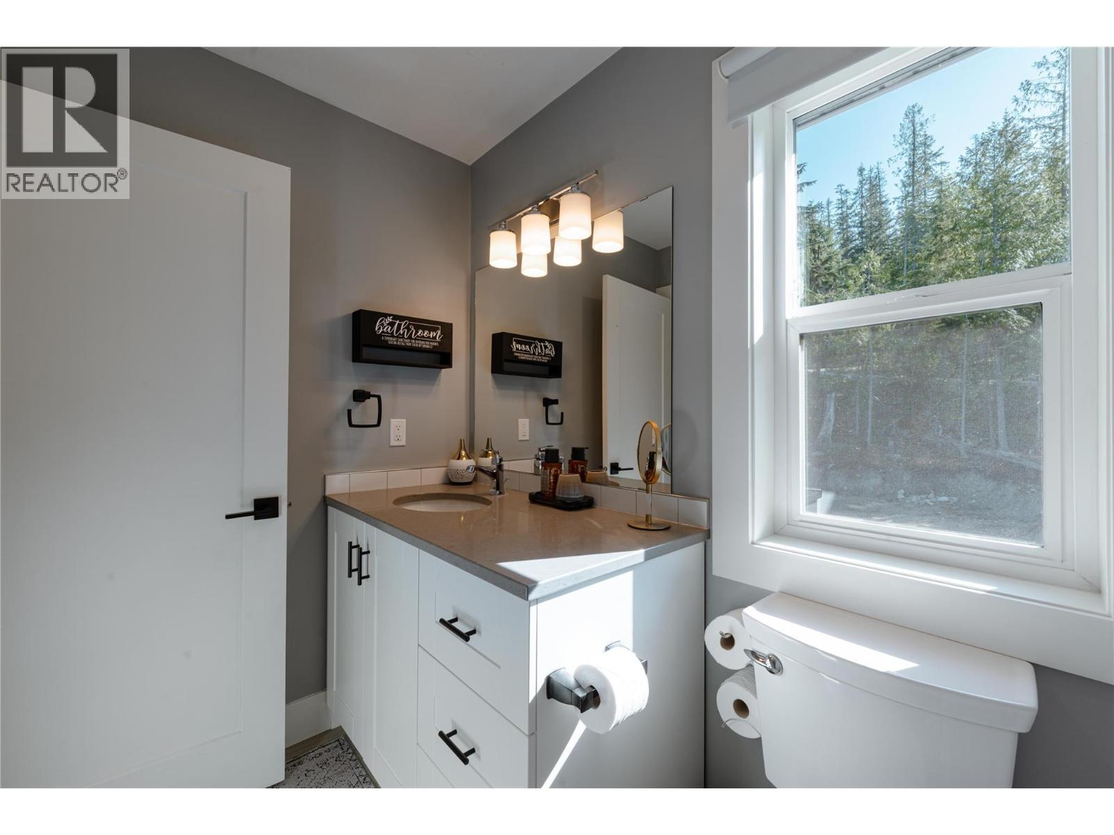 Ensuite - 8420 Highway 23 Highway S Lot# 1, Revelstoke, BC - Indoor Photo Showing Bathroom