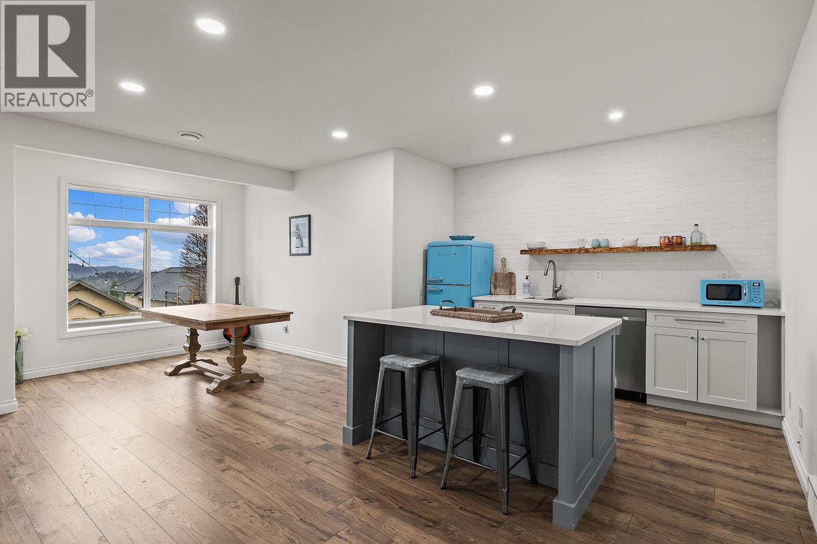 Lower Level Rec Room - 629 Almandine Court, Kelowna, BC - Indoor