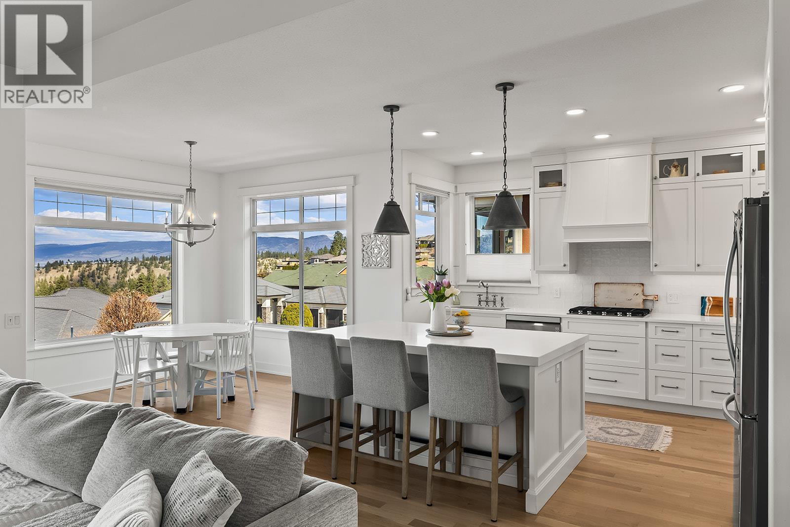 Kitchen & Breakfast Nook - 629 Almandine Court, Kelowna, BC - Indoor