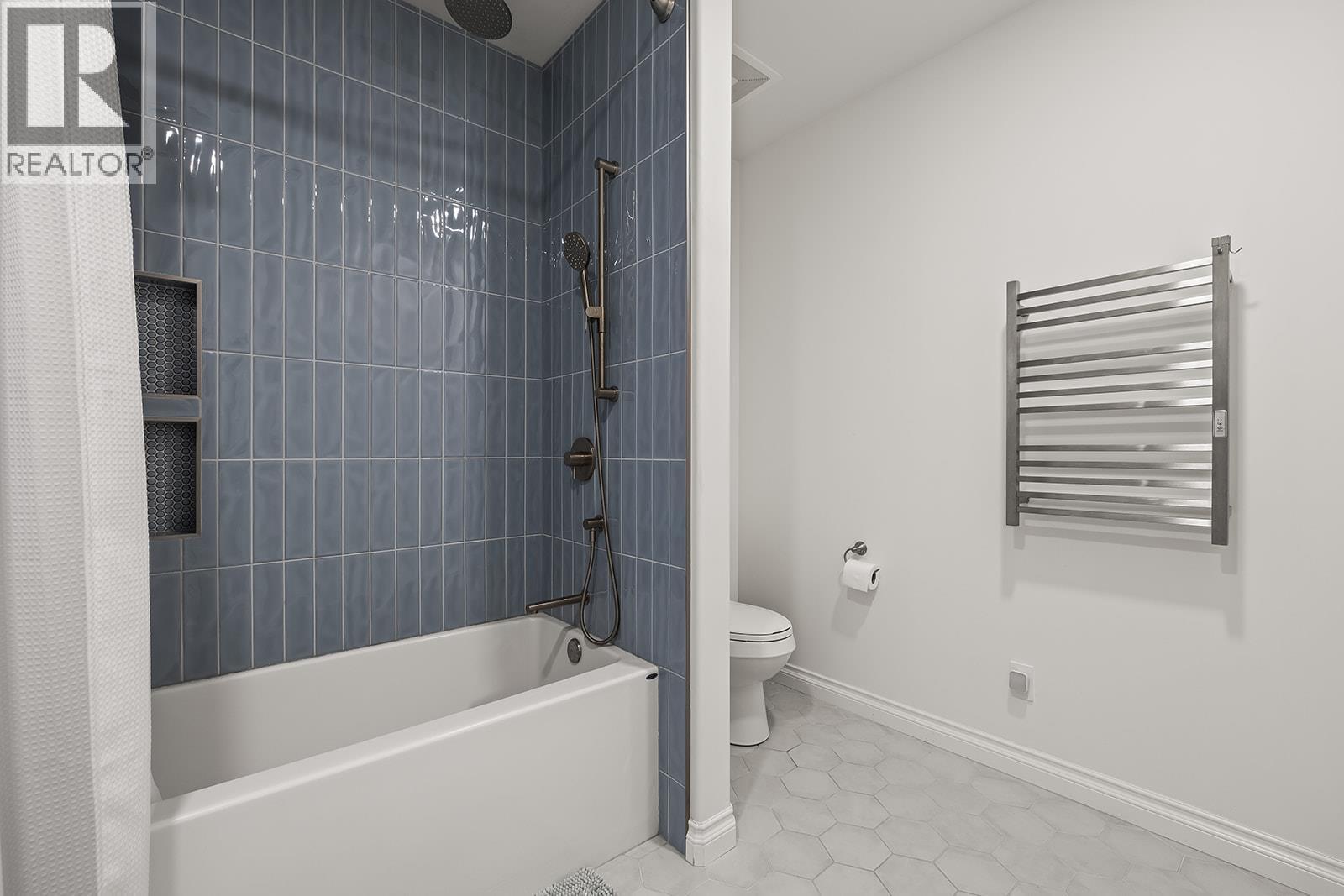 Lower Level Second Bathroom - 629 Almandine Court, Kelowna, BC - Indoor Photo Showing Bathroom