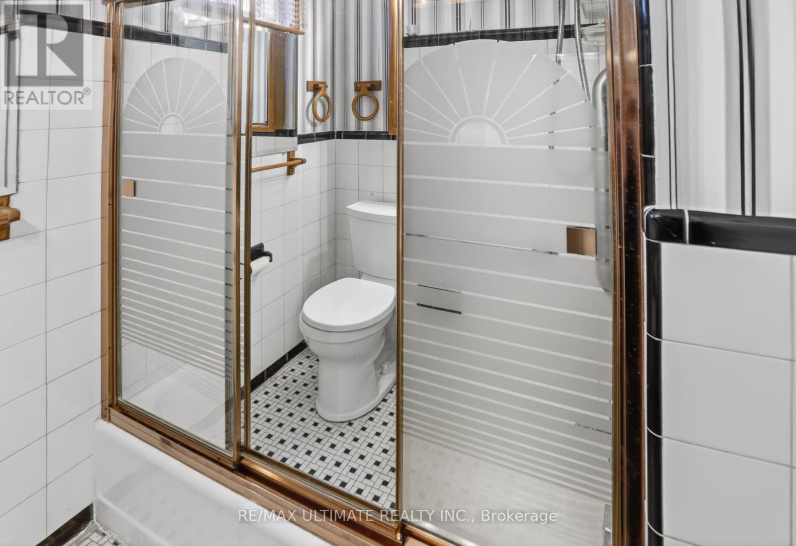 1494 Danforth Road, Toronto, ON - Indoor Photo Showing Bathroom