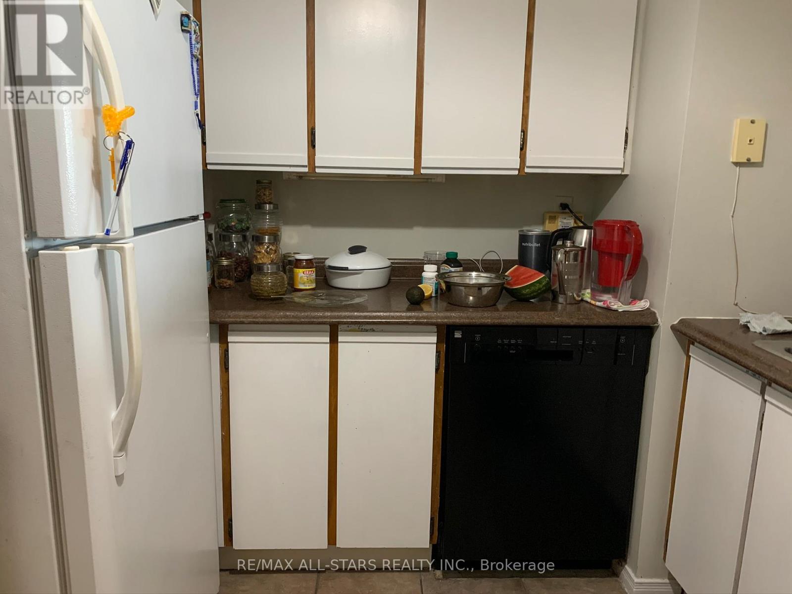 802 - 10 Tapscott Road, Toronto, ON - Indoor Photo Showing Kitchen