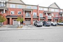 2407 NANTUCKET CHASE Pickering, ON L1X 0E5