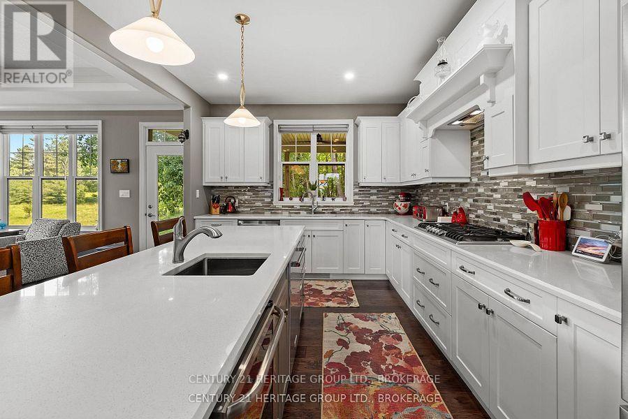 1071 Cranberry Cove Lane, Frontenac (Frontenac South), ON - Indoor Photo Showing Kitchen With Upgraded Kitchen