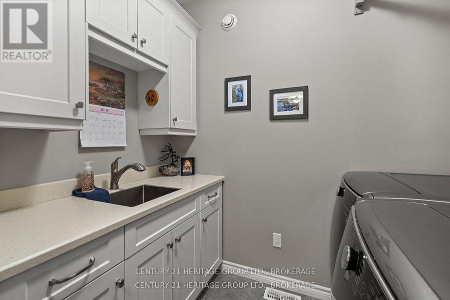 1071 Cranberry Cove Lane, Frontenac (Frontenac South), ON - Indoor Photo Showing Laundry Room