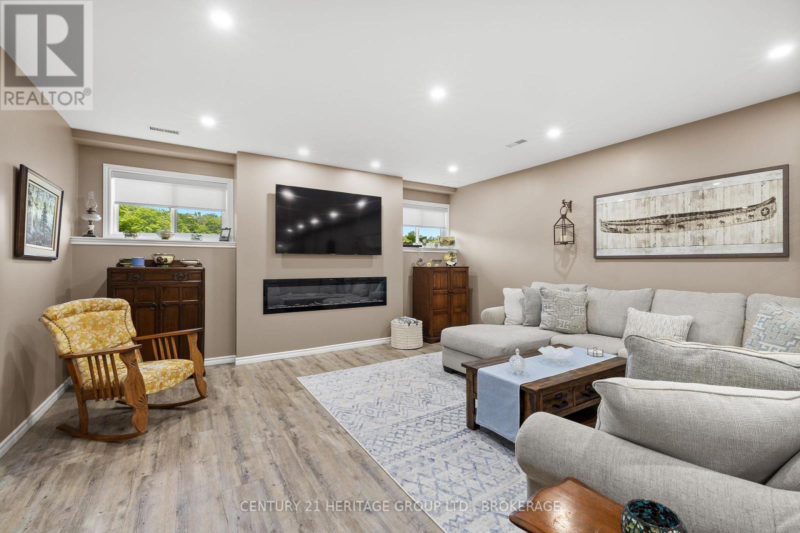 1071 Cranberry Cove Lane, Frontenac (Frontenac South), ON - Indoor Photo Showing Living Room With Fireplace