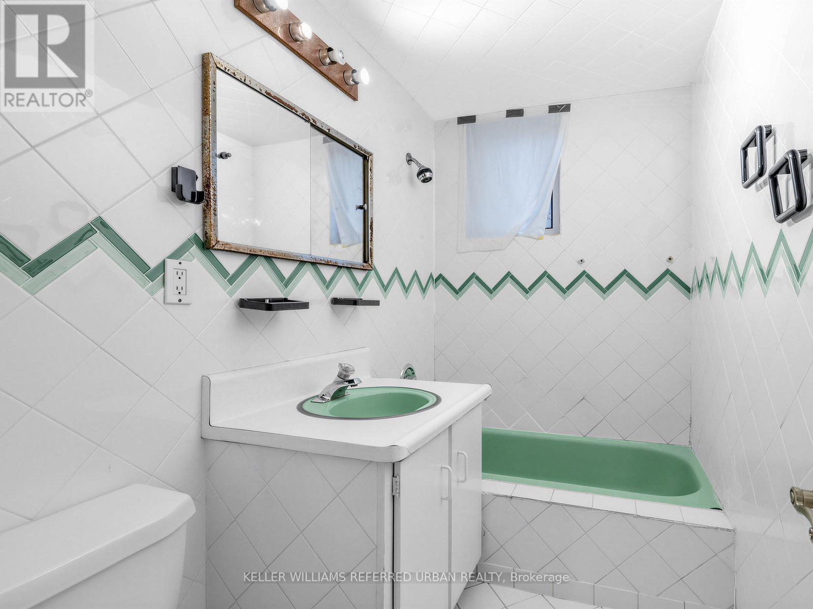 7 Harlock Boulevard, Toronto, ON - Indoor Photo Showing Bathroom
