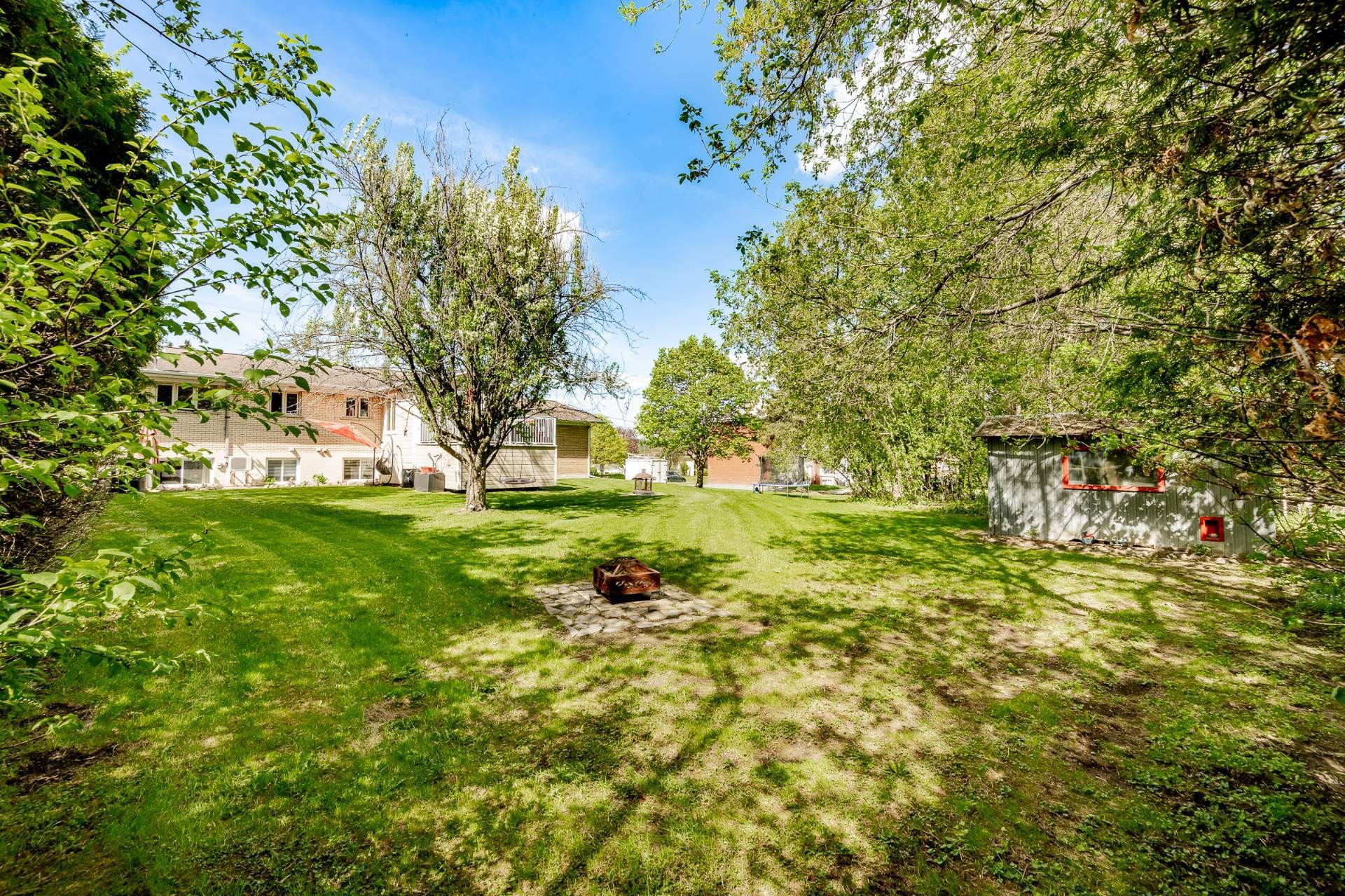Cour - 182 - 184 Rue Victoria, Coaticook, QC - Outdoor