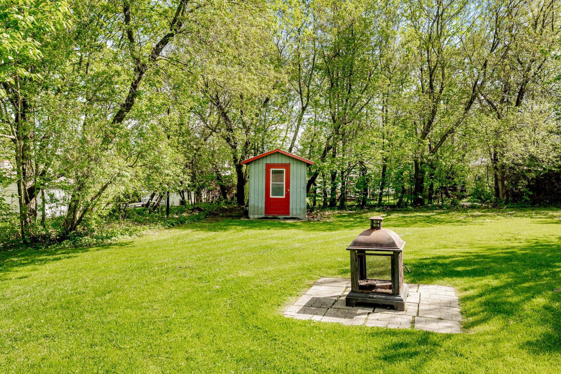 Cour - 182 - 184 Rue Victoria, Coaticook, QC - Outdoor