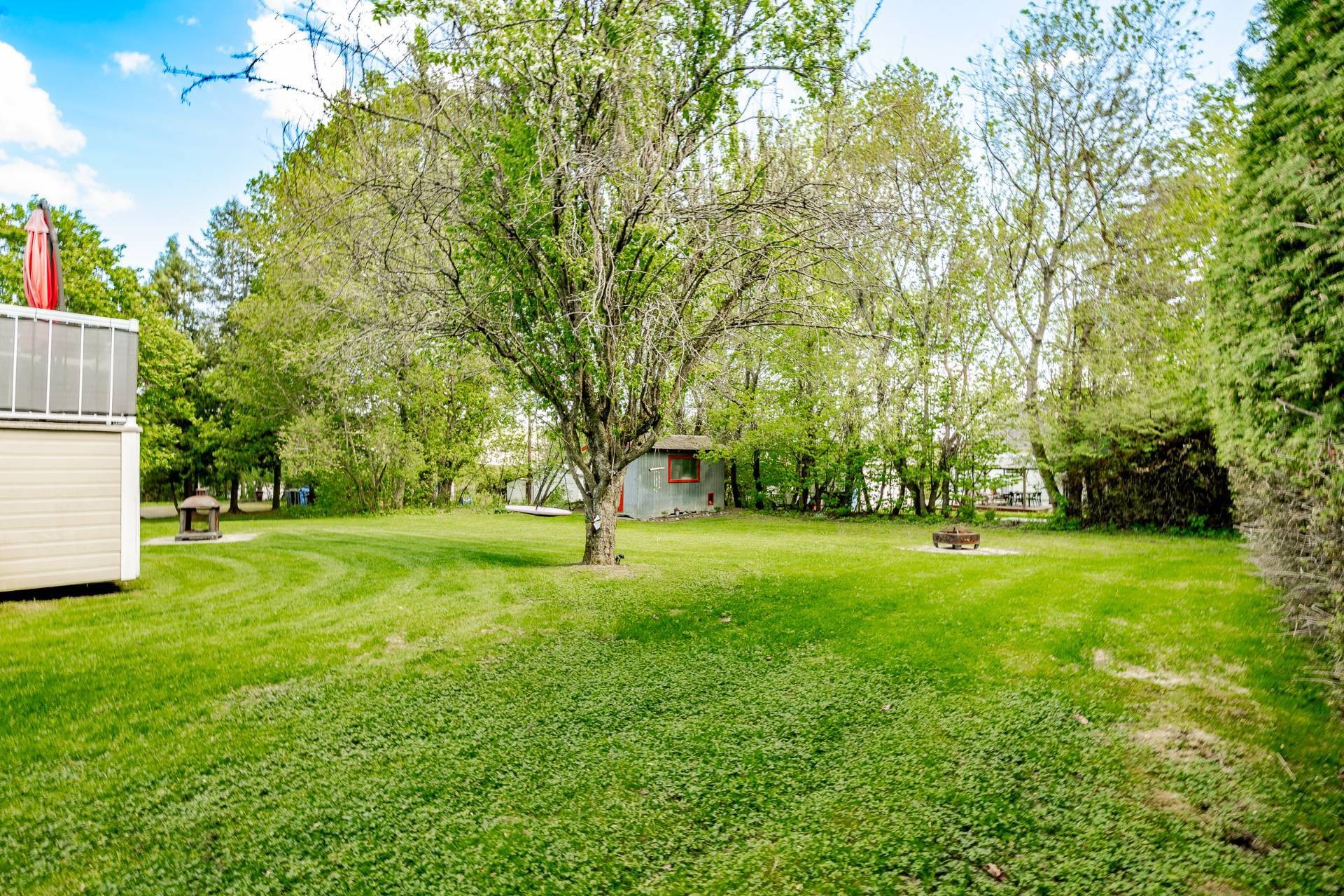 Cour - 182 - 184 Rue Victoria, Coaticook, QC - Outdoor