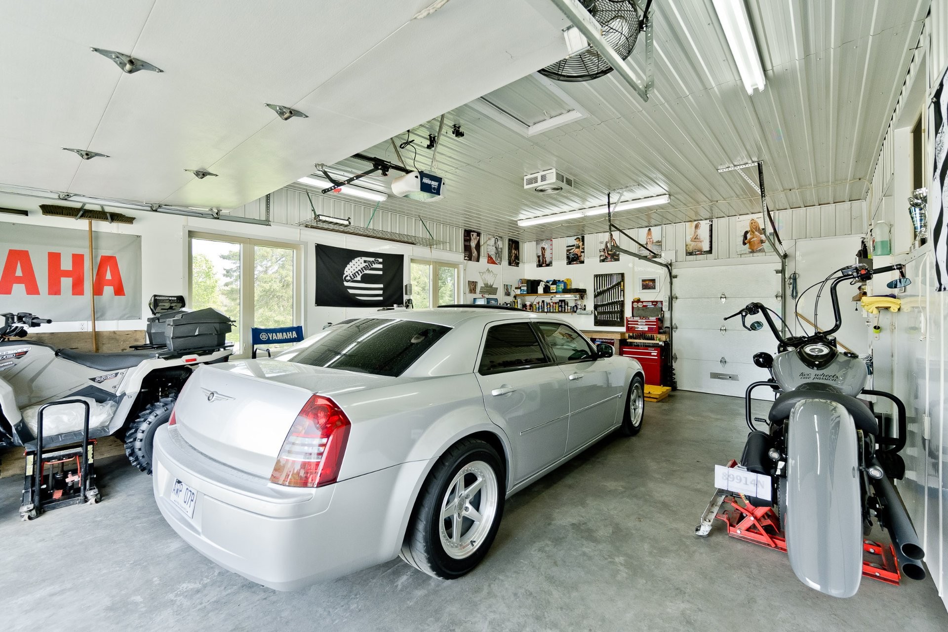 Garage - 182 - 184 Rue Victoria, Coaticook, QC - Indoor Photo Showing Garage