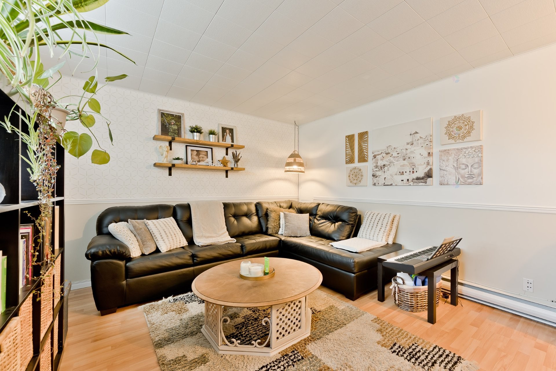 Salon - 182 - 184 Rue Victoria, Coaticook, QC - Indoor Photo Showing Living Room
