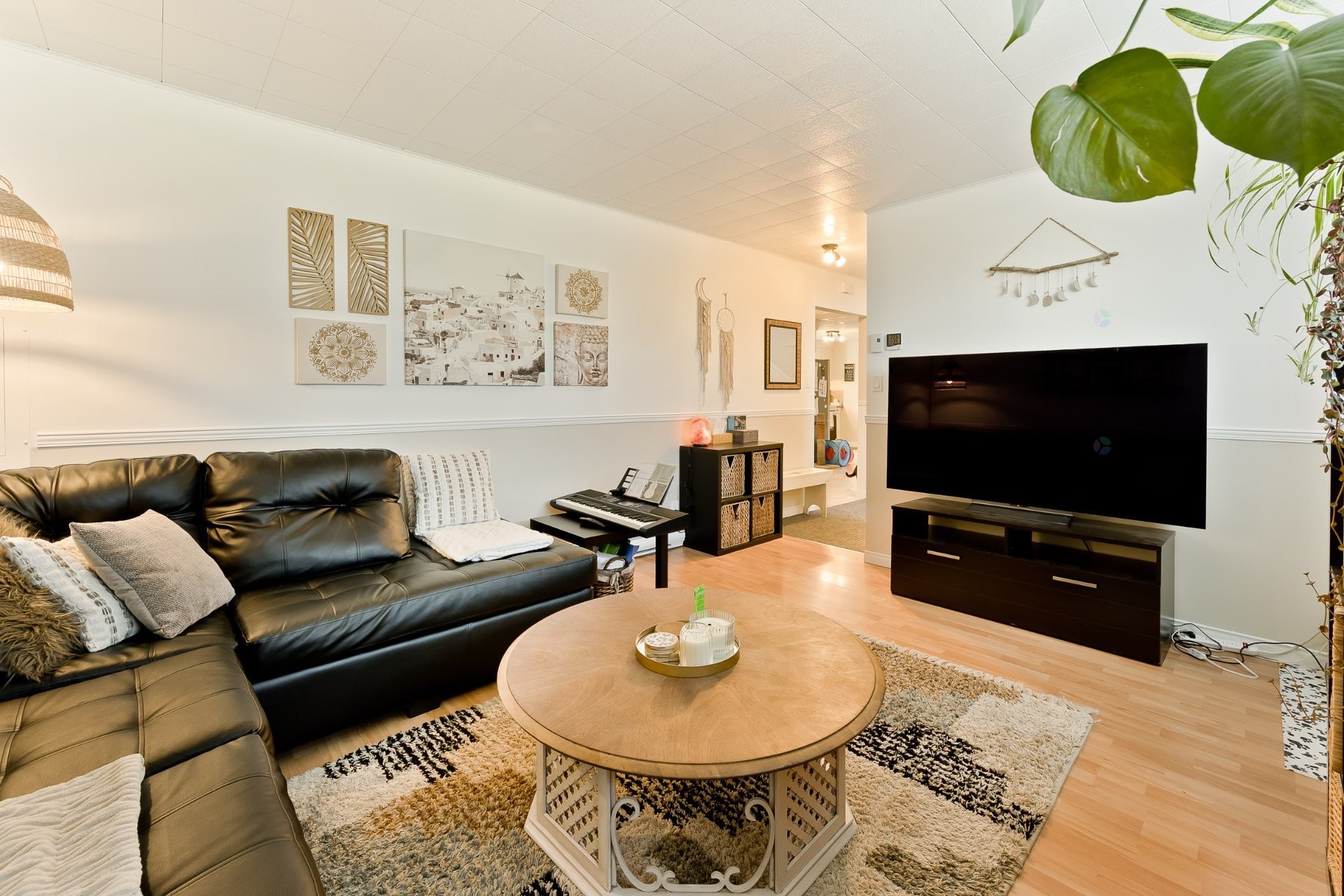 Salon - 182 - 184 Rue Victoria, Coaticook, QC - Indoor Photo Showing Living Room