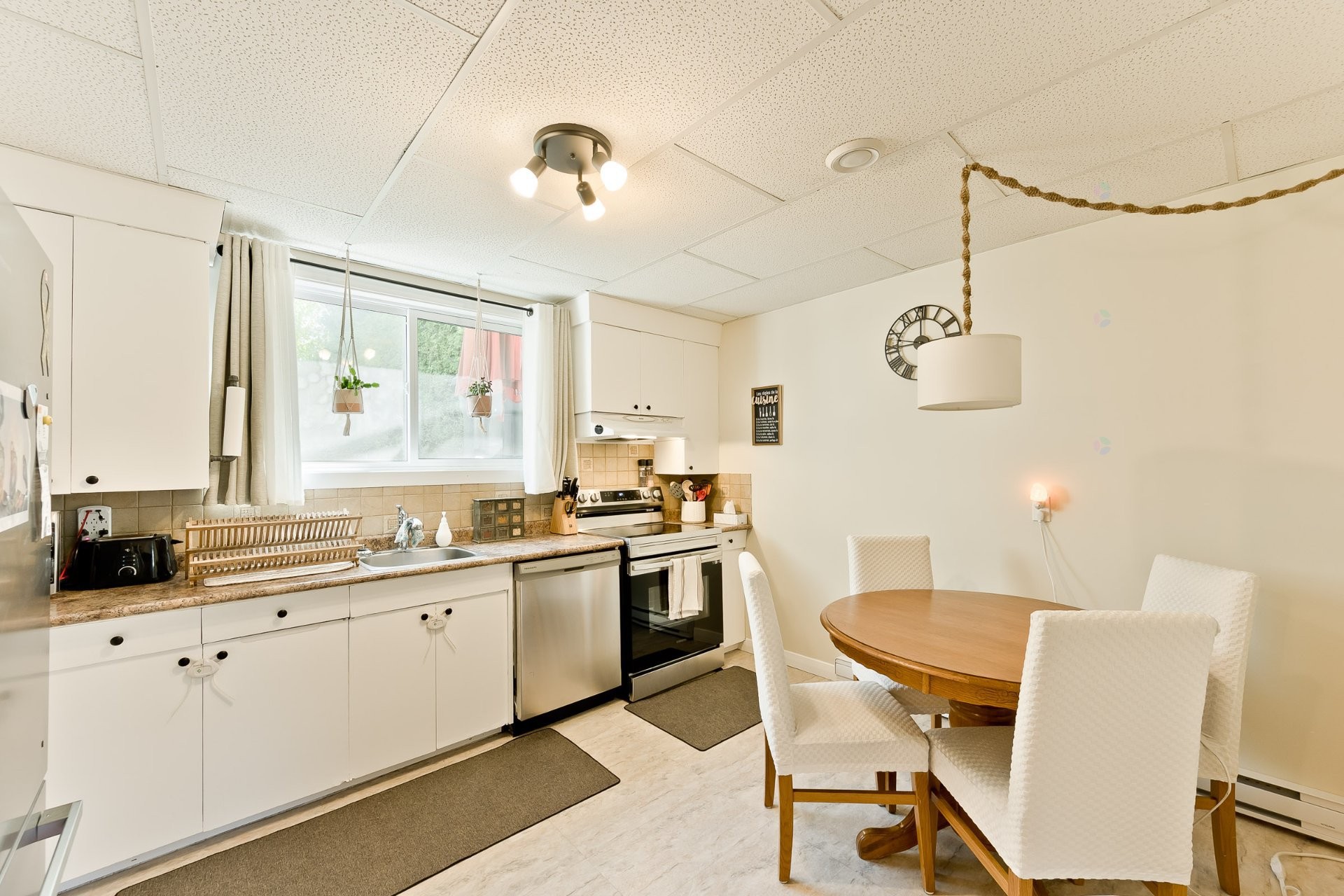 Cuisine - 182 - 184 Rue Victoria, Coaticook, QC - Indoor