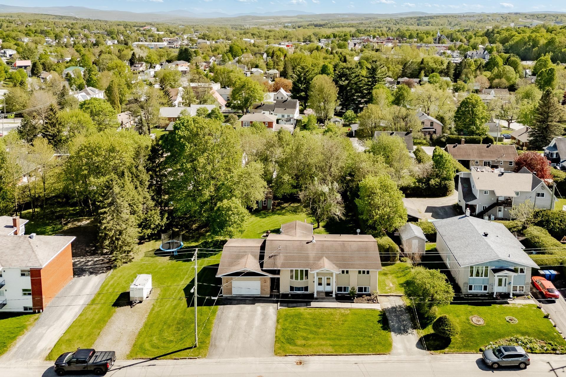 Façade - 182 - 184 Rue Victoria, Coaticook, QC - Outdoor With View