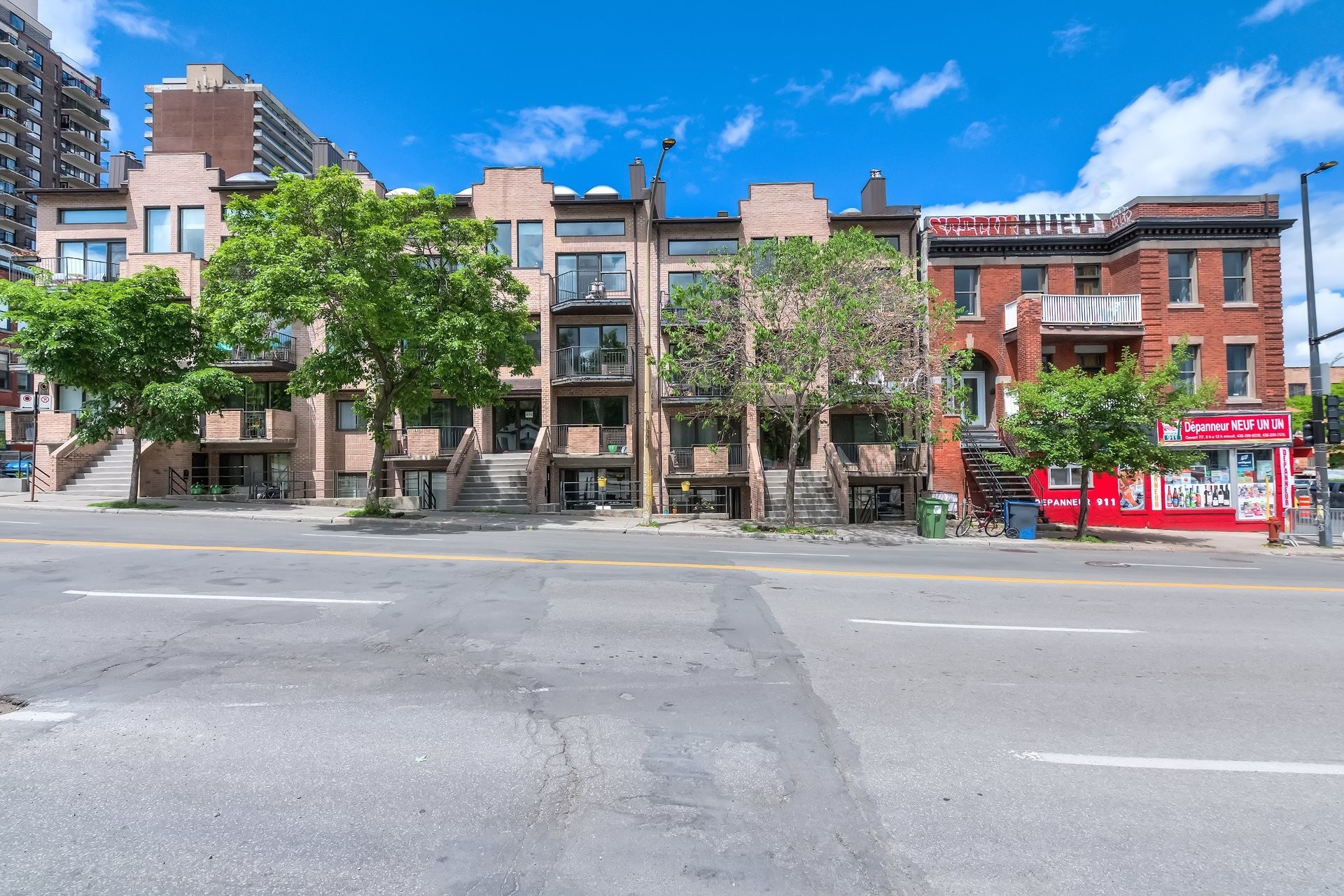 Front of Structure - 102-365 Av. Du Mont-Royal O., Montréal (Le Plateau-Mont-Royal), QC - Outdoor