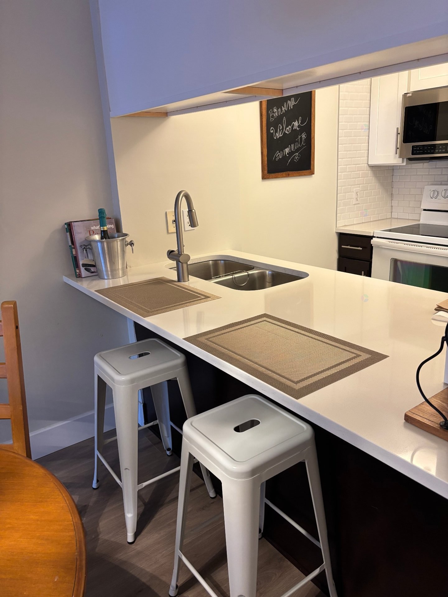 Kitchen - 102-365 Av. Du Mont-Royal O., Montréal (Le Plateau-Mont-Royal), QC - Indoor Photo Showing Kitchen With Double Sink