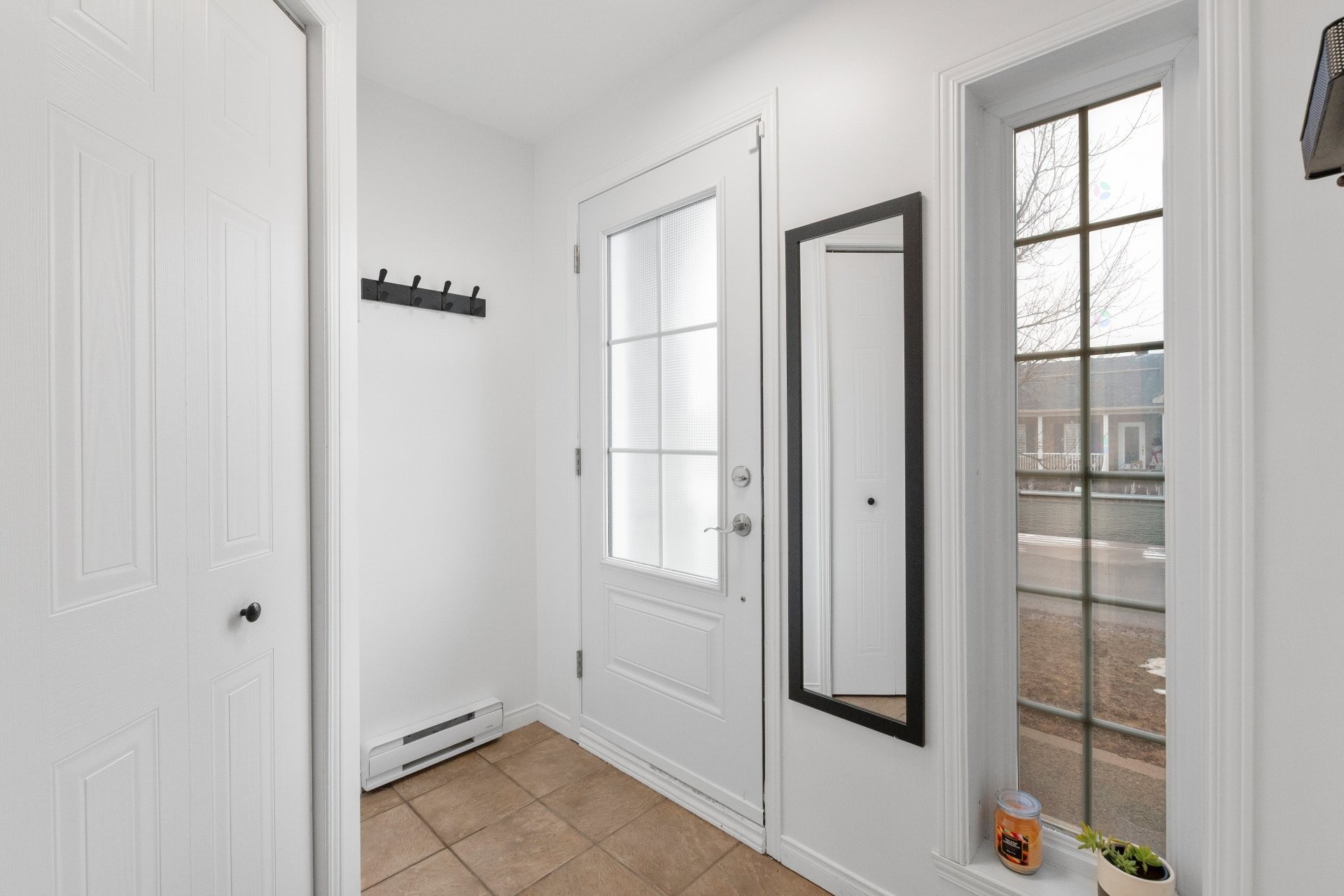 Hall d'entrée/Vestibule - 46 Rue Migué, Saint-Jacques, QC