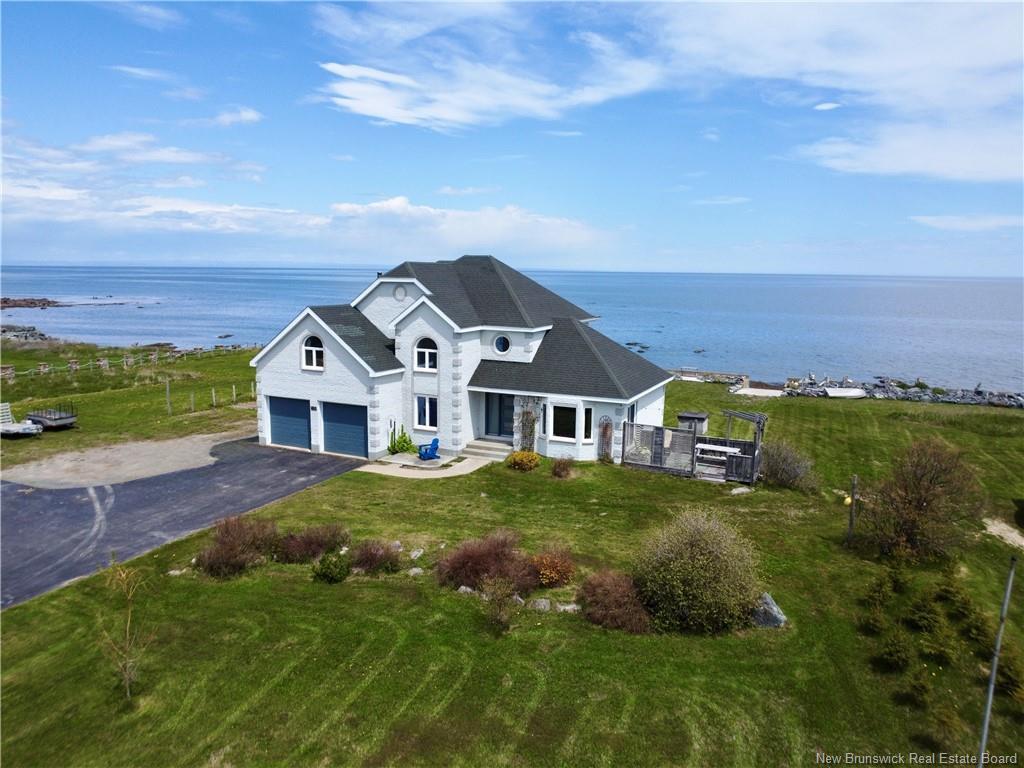411 Principale, Petit-Rocher, NB