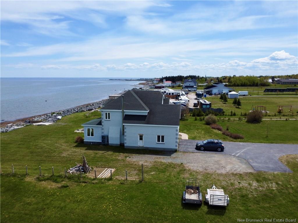 411 Principale, Petit-Rocher, NB