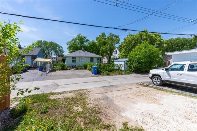 824 Martin Ave, Winnipeg, MB